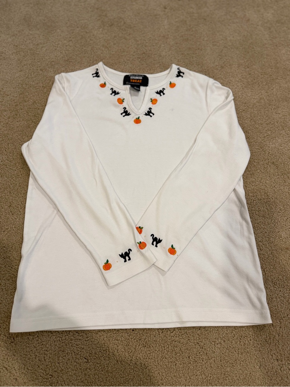 Designers Originals White V-Neck Sweater with Pumpkin & Cat Embroidery